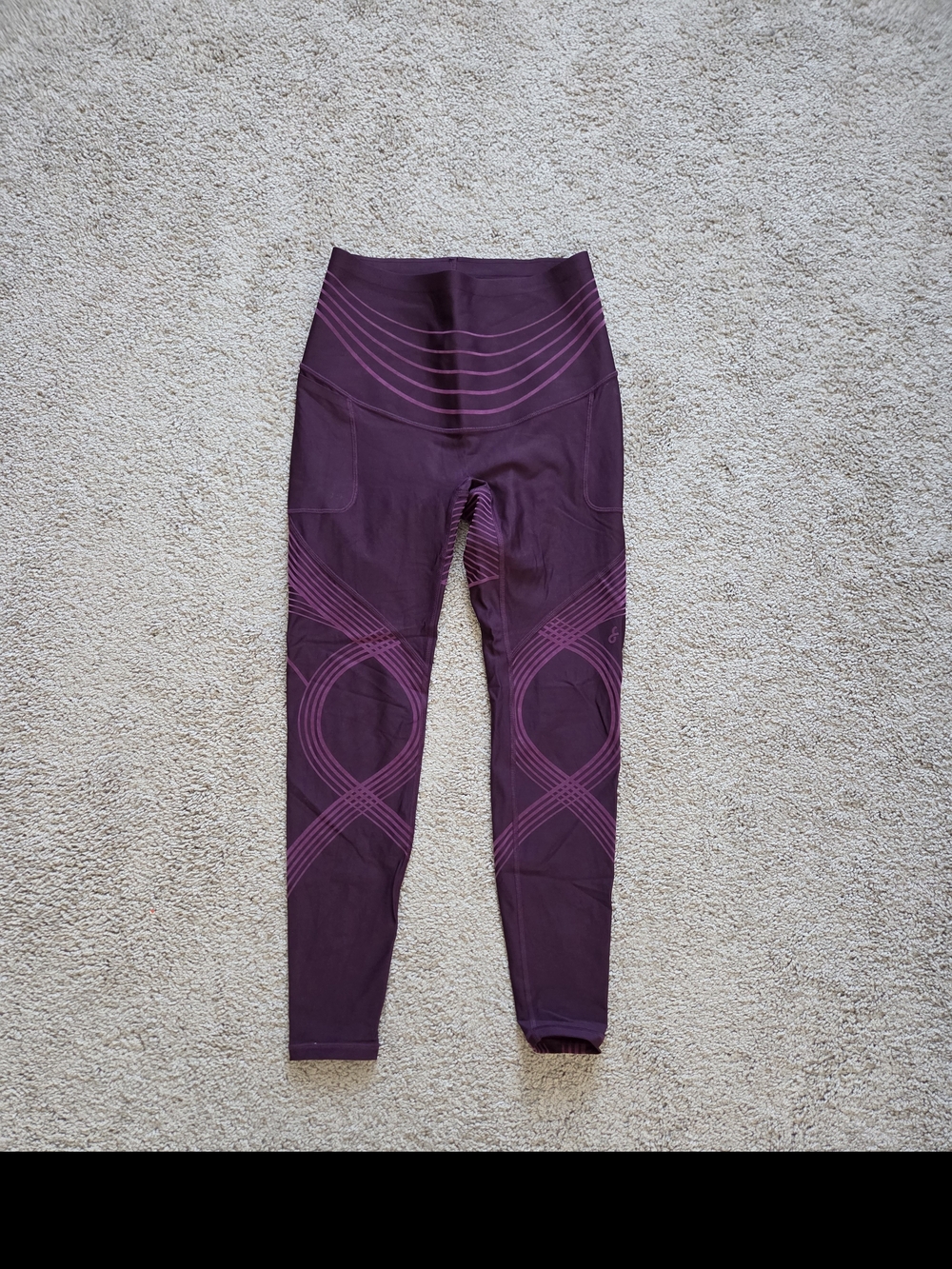 High-Waist Plum Leggings with Contour Line Detailing